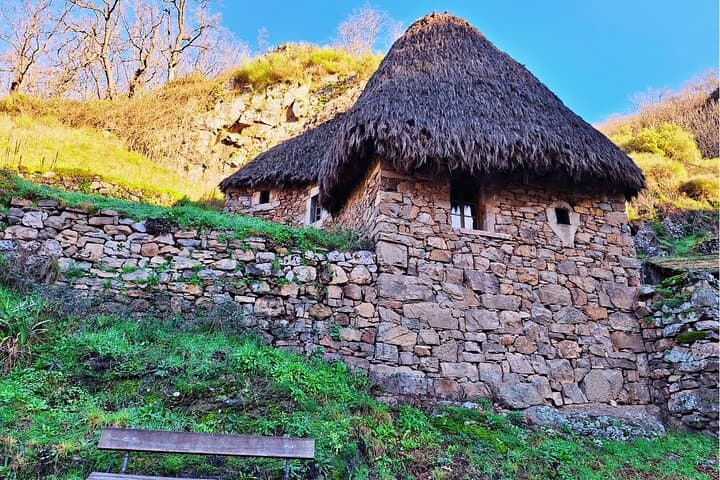 Somiedo Biosphere Reserve Day Trip from Oviedo — Lakes, Teitos & Bear Lookouts photo 3