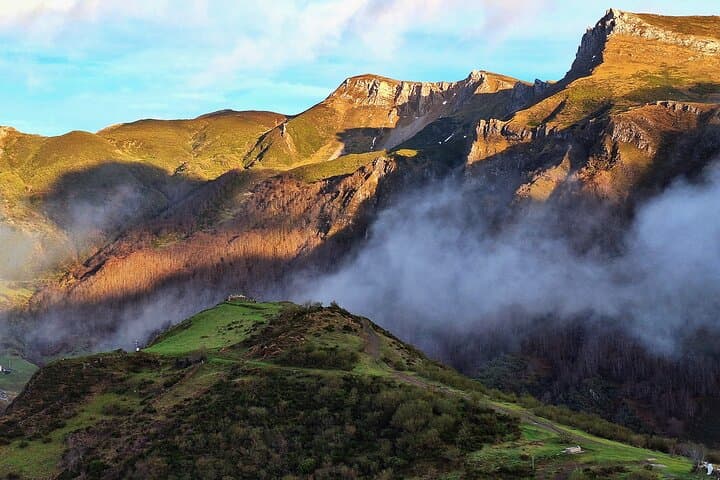 Somiedo Biosphere Reserve Day Trip from Oviedo — Lakes, Teitos & Bear Lookouts photo 4