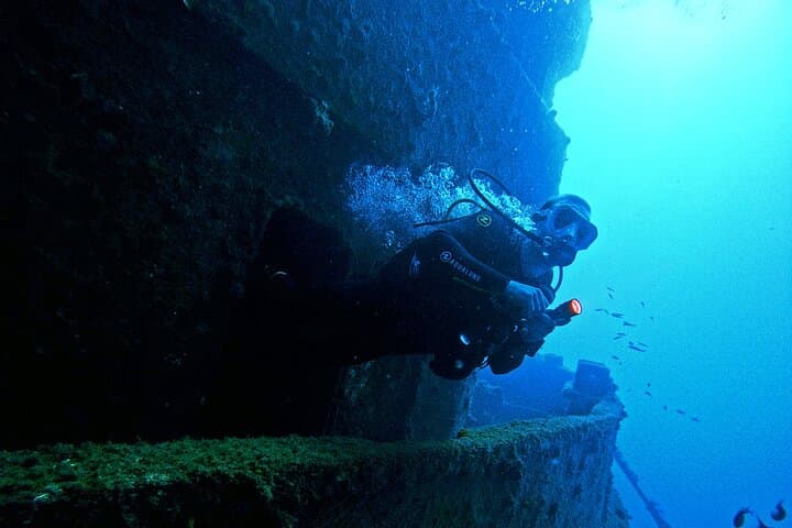 Diving the Tabaiba Wreck: Pecio el Peñón — Wreck Course in Tenerife photo 6