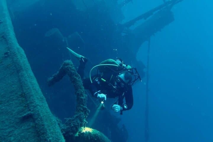 Diving the Tabaiba Wreck: Pecio el Peñón — Wreck Course in Tenerife photo 3