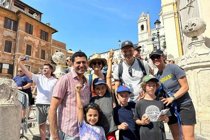 Rome Family Treasure Hunt: Trevi Fountain to Pantheon Guided Game photo 1