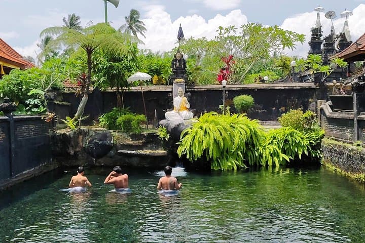 Lombok Day Trip: Suranadi Temple & Benang Kelambu Waterfalls — Hike, Swim, and Cultural Cleansing photo 3