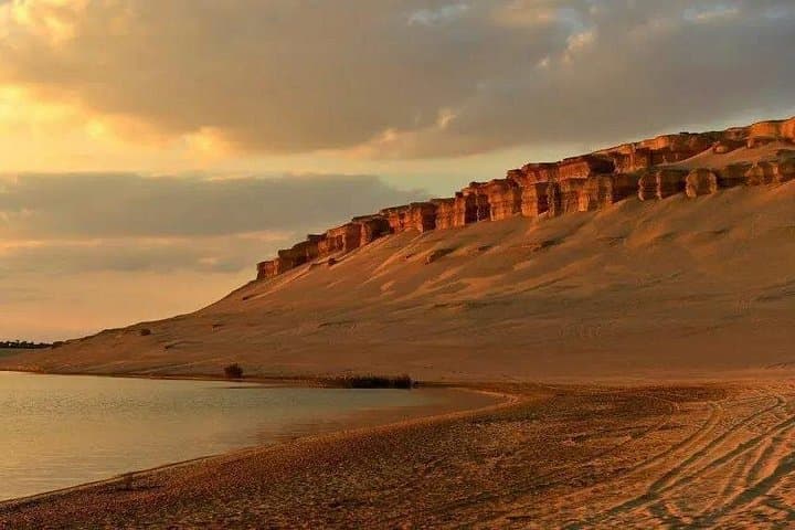 Cairo to Fayoum: Wadi El Rayan Waterfalls & Whale Valley Day Trip