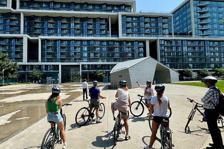 Market-to-Market Breakfast Tour: St. Lawrence Market to Evergreen Brick Works by Bike