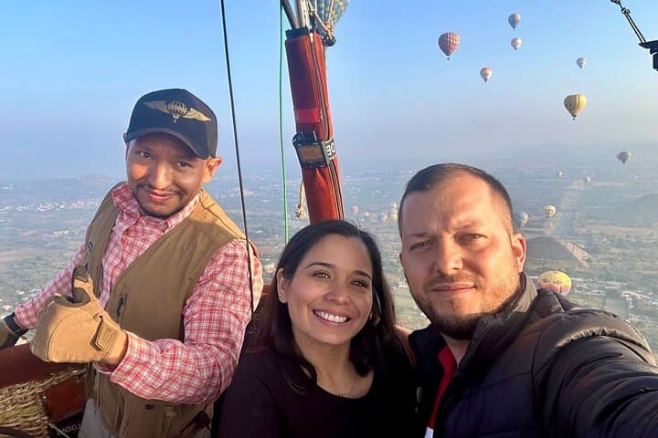 Private Teotihuacan Hot Air Balloon Flight & Cavern Breakfast photo 3