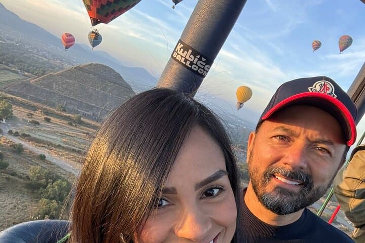Sunrise Hot-Air Balloon over Teotihuacan with Cave Breakfast photo 3