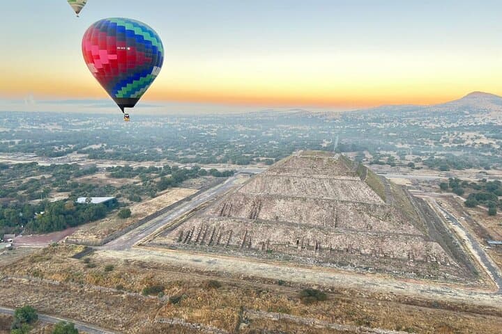 Sunrise Hot-Air Balloon over Teotihuacan with Cave Breakfast photo 2