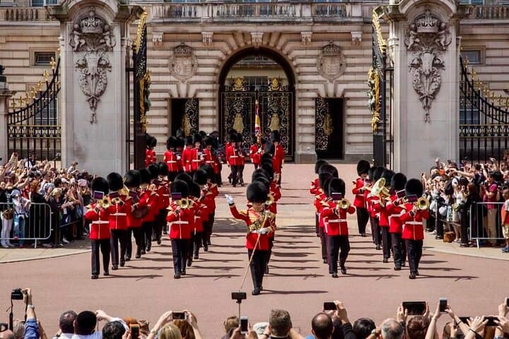 Essential London 2-Hour Walking Tour — Buckingham Palace, Westminster & Trafalgar Square photo 2