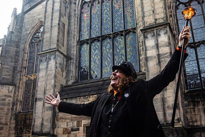 Haunted Histories: Edinburgh Old Town Ghost Walk on the Royal Mile