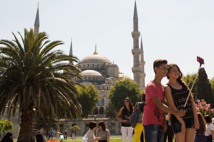 Walking Sultanahmet: Basilica Cistern, Blue Mosque & Grand Bazaar Highlights photo 6