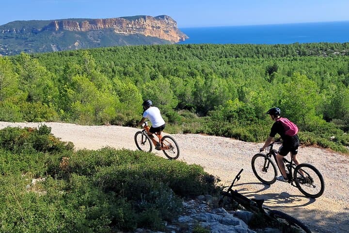 Explore the Calanques by Electric Mountain Bike: Cassis Virtual-Guide Rentals photo 2