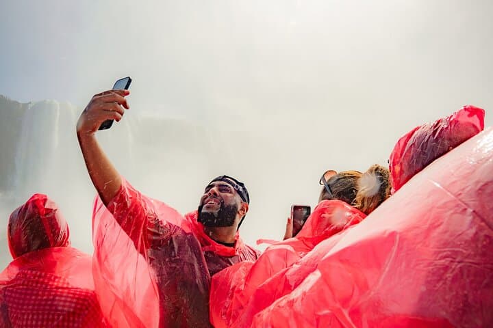 Ultimate Niagara Falls Walking Tour with Boat Cruise photo 3