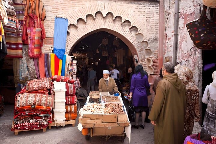 Private Marrakech Souks Shopping Tour — Spices, Rugs & Rooftop Tea photo 3