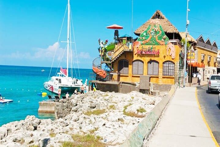 Doctors Cave Beach Roundtrip: Montego Bay Beach Tour & Hip Strip Experience photo 4