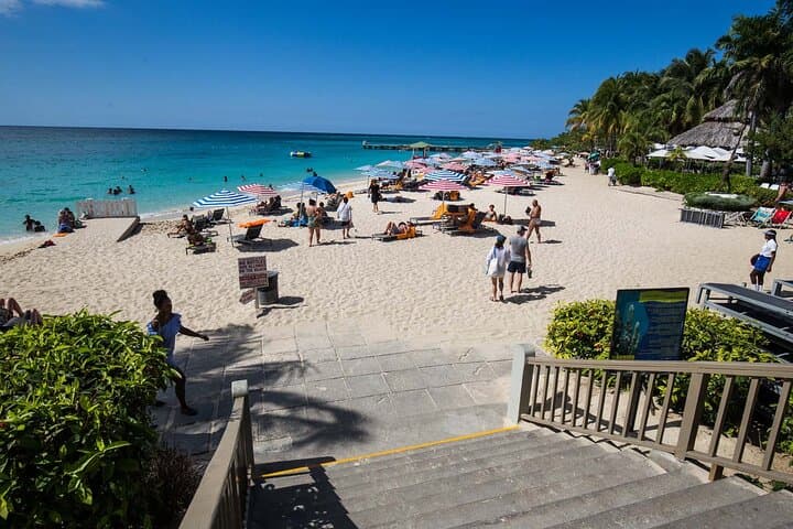 Doctors Cave Beach Roundtrip: Montego Bay Beach Tour & Hip Strip Experience photo 5