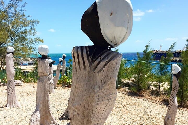 Nassau Scooter Adventure: Coastal Roads, Fort Charlotte & Conch Tastes photo 3