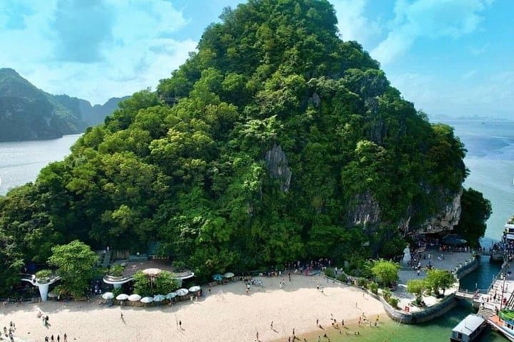 Ha Long Bay Day Cruise: Kayak, Swim & Explore Titop Island and Sung Sot Cave photo 3