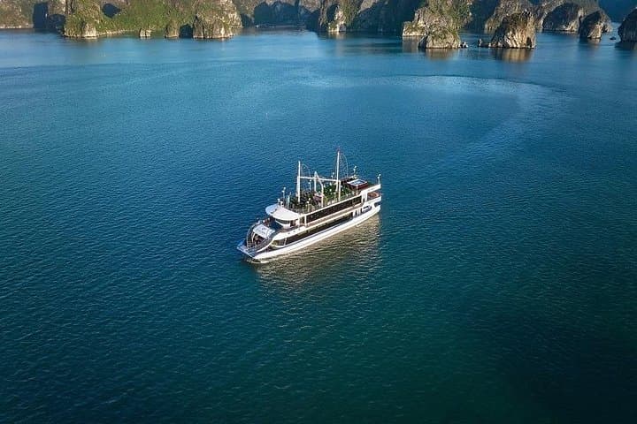 Ha Long Bay Day Cruise: Kayak, Swim & Explore Titop Island and Sung Sot Cave photo 1