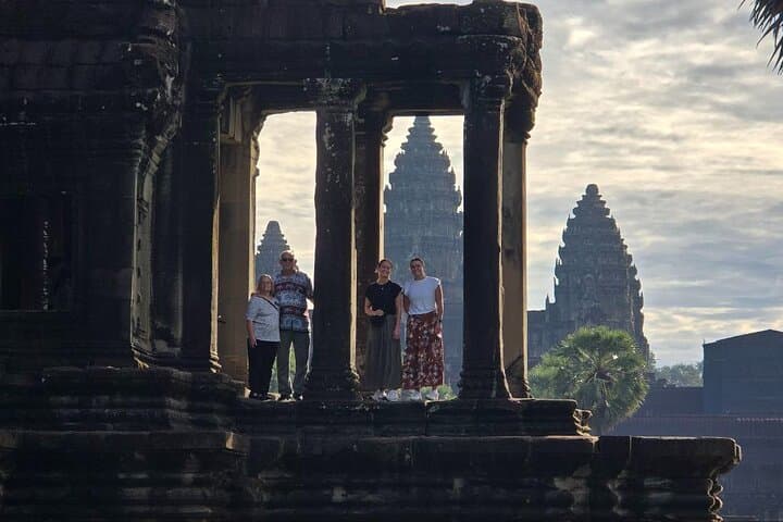 Two-Day Siem Reap: Angkor Sunrise, Floating Village & Apsara Evening