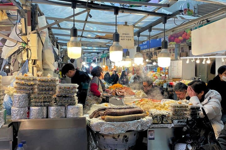 Dongdaemun 4-Hour Walking Tour: Design, History & Street Food in Seoul