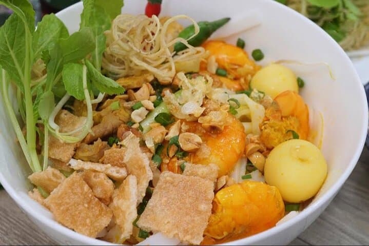 Da Nang Street Food Walking Tour: Taste 4 Iconic Eats & Local Stories photo 4