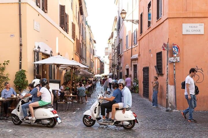 Evening Vespa Tour in Rome with Dinner: Scooter Through the Historic Center