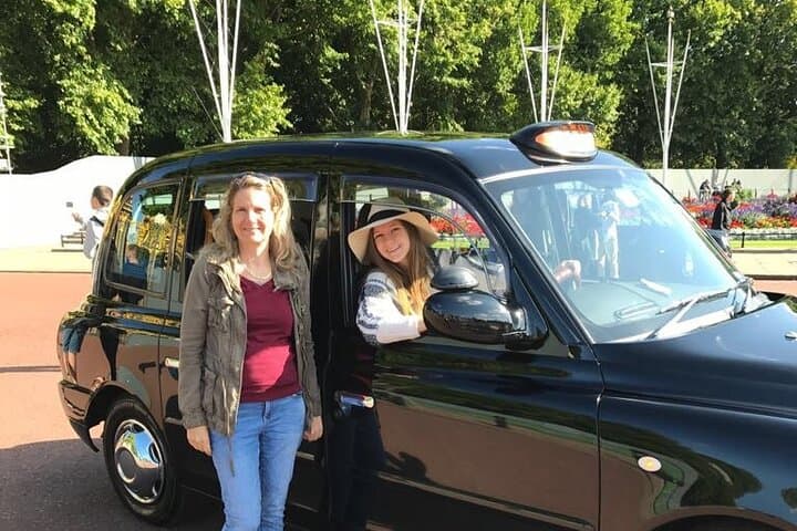 Edinburgh Black Cab Private Half-Day Tour: Castle, Royal Mile & Calton Hill photo 2
