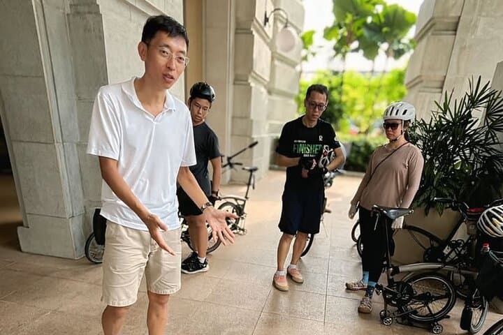 Ride the Rail Corridor: Singapore Cycling Tour Through Civic District & Hawker Eats photo 6