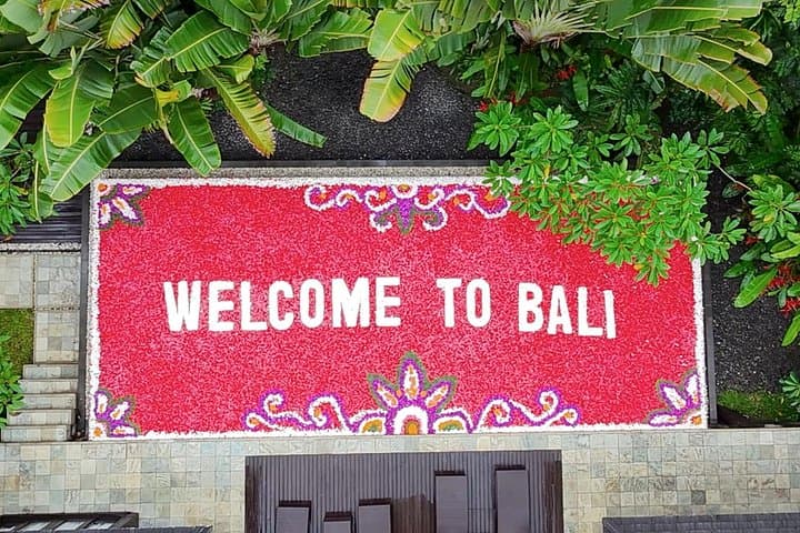 Pool Flower Celebration in Seminyak: Private Villa Floral Decor & Photo Package