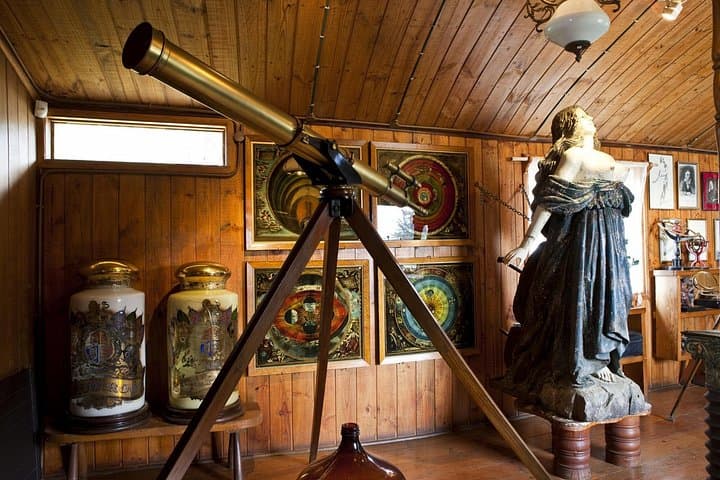 Tricao Park to Isla Negra Day Tour — Aviaries, Neruda House & Beach Lunch