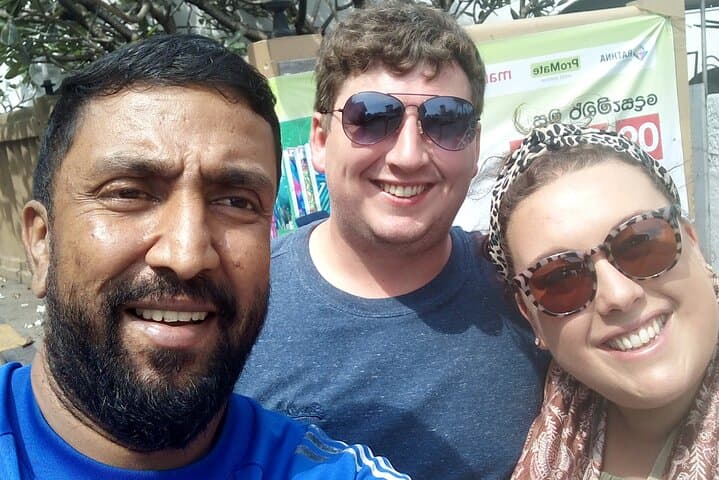 Colombo Tuk-Tuk Shopping Tour — Tea, Gems, Cinnamon & Handicrafts photo 4