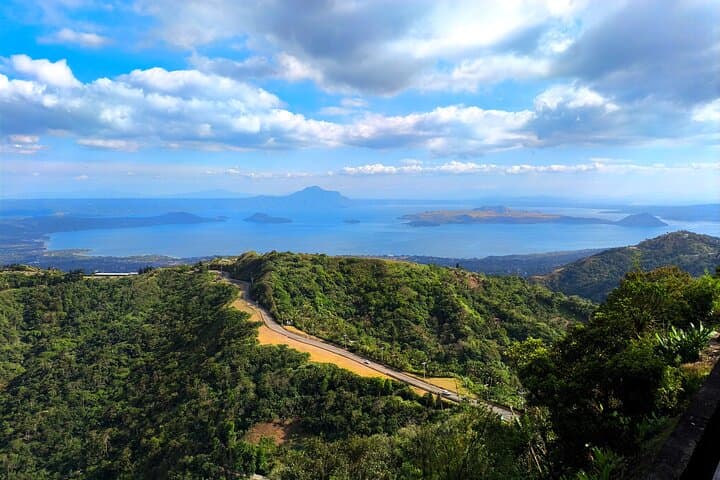 Tagaytay & Taal Volcano Boat Ride: Day Tour to Taal Crater Lake