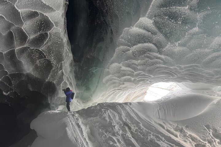 Full Alaskan Experience: Ice Cave Hike, Chena Hot Springs & Aurora Chase from Fairbanks photo 2