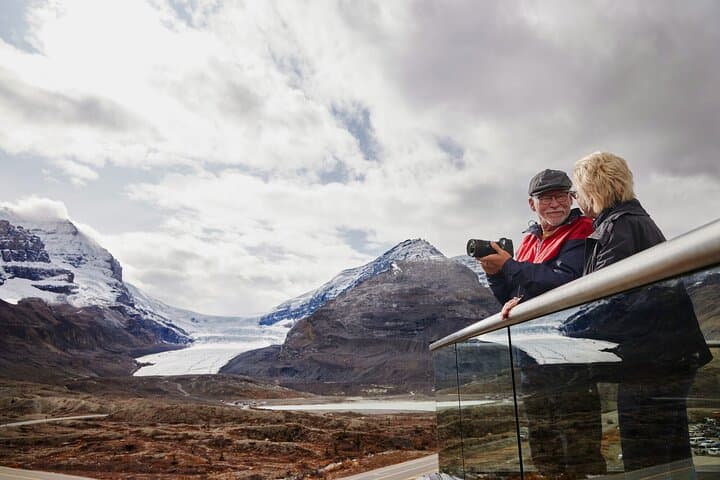 2-Day Small-Group Icefields Tour: Lake Louise, Moraine & Columbia Icefield