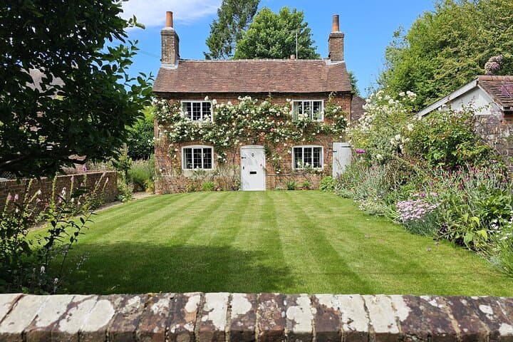 Walk Chawton: Jane Austen’s Village Tour from London photo 4