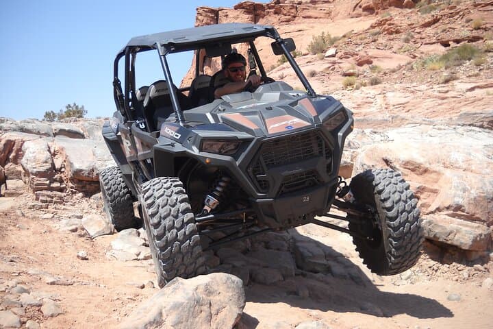 Drive Poison Spider Mesa: U-Drive 4x4 Tour & Dinosaur Tracks in Moab