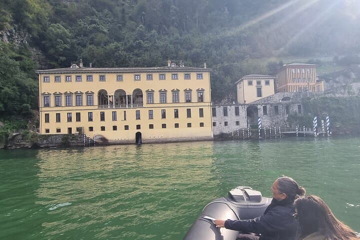 Private Lake Como Boat Tour with Aperitif — 2-Hour Villa Cruise photo 3