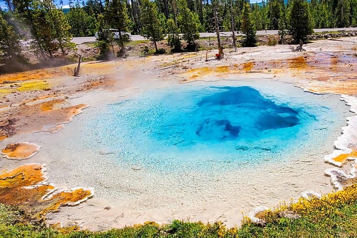 2-Day Yellowstone from Bozeman: Grand Prismatic, Old Faithful and Lamar Valley photo 2