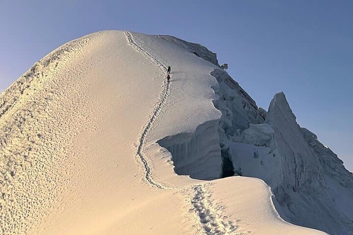 6-Day Quitaraju Expedition: Technical 6,040m Climb in Peru's Cordillera Blanca photo 3