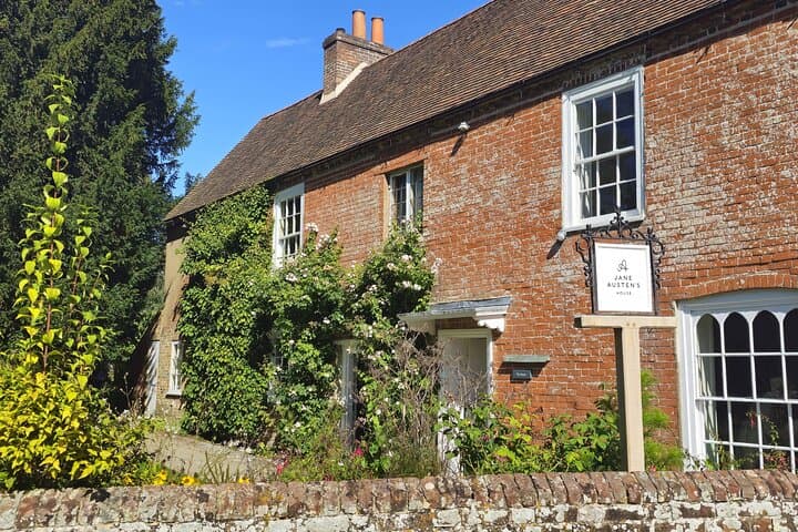 Alton to Chawton: Guided Jane Austen Walking Trail (2.5 km) photo 3