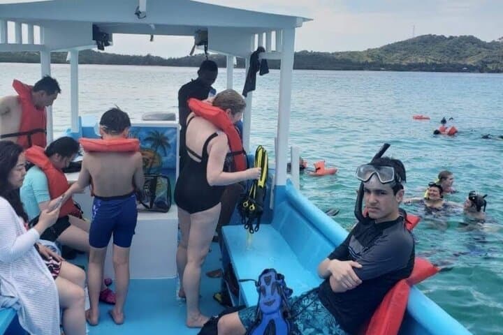 Roatán 3-Stop Snorkeling: Shipwreck, Starfish Alley & Blue Channel photo 4