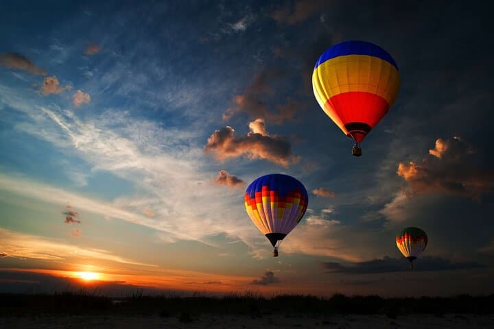 Dawn Over the Dunes: Hot Air Balloon Ride in Dubai