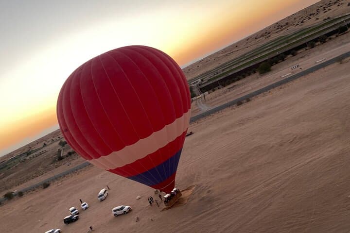 Dawn Over the Dunes: Hot Air Balloon Ride in Dubai photo 3