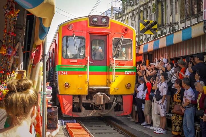 Bangkok Canal Cruise: Damnoen Saduak Floating Market & Maeklong Railway Market Day Tour photo 5