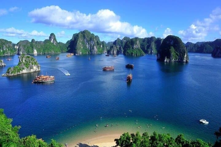 Ultimate Halong Bay 3-Day Luxury Cruise from Hanoi: Kayaking, Caves & Island Hikes