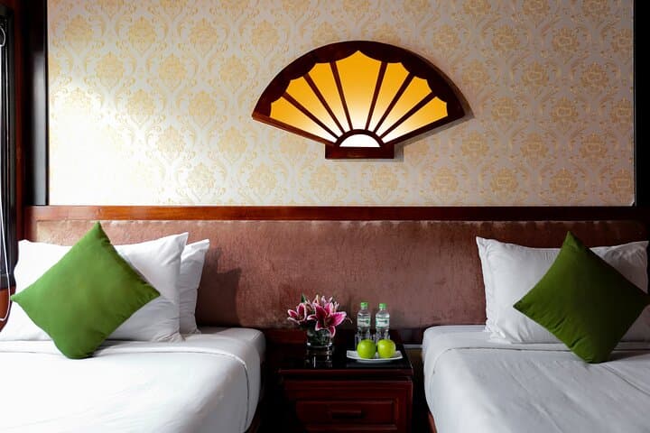 Ultimate Halong Bay 3-Day Luxury Cruise from Hanoi: Kayaking, Caves & Island Hikes photo 5