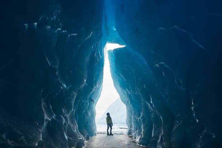 Private 2-Day Northern Lights, Glacier Lagoon & Ice Caves — Luxury South Coast Tour photo 3