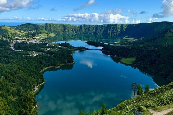 Sete Cidades Crater: Full-Day Exploration of Lagoa Azul, Lagoa Verde & Vista do Rei photo 3