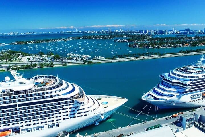 Private Miami Airport & City Transfers: Exclusive 5–6 Passenger SUV Service photo 5