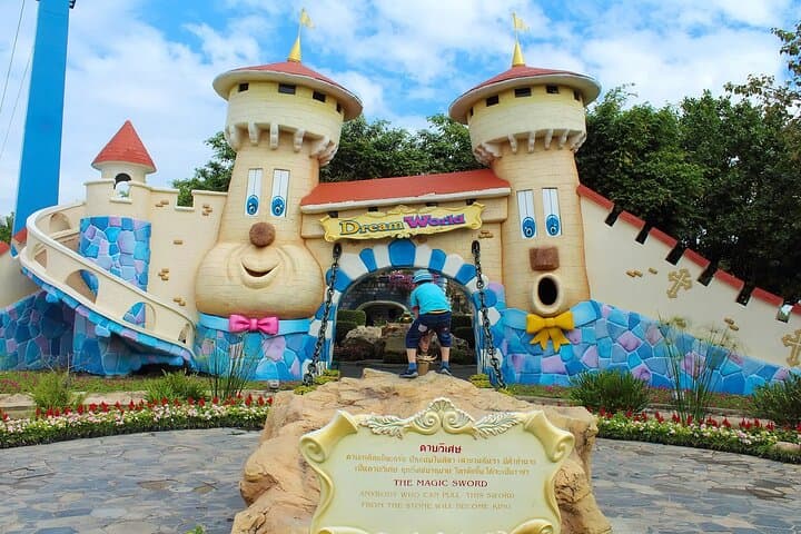 Dream World Bangkok Super Visa: Complete Guide to a Full Day of Rides and Snow Play